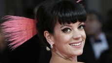 Lily Allen na cenách Britské filmové akademie (16. února 2014)