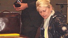 Obalovaná Stanislava sová u soudu.