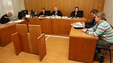 Soud v Uherském Hradišti začal rozplétat případ tragické smrti čtyř dívek při...