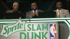 TAK CO? NEPJDE K NÁM? O víkendu pi Utkání hvzd NBA se Magic Johnson dobe bavil, i s LeBronem Jamesem. Te jej eká funkcionáský úkol.