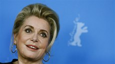 Francouzský snímek Na dvorku p�edstavila here�ka Catherine Deneuveová.
