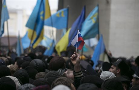 Konflikt na Ukrajin se pelévá z ulic i do internetového podzemí