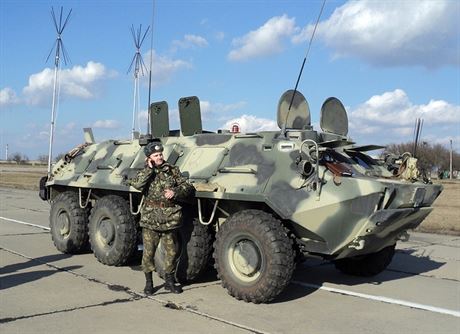 Manvry ukrajinskho letectva v Nikolajevsk oblasti 21. nora 2014