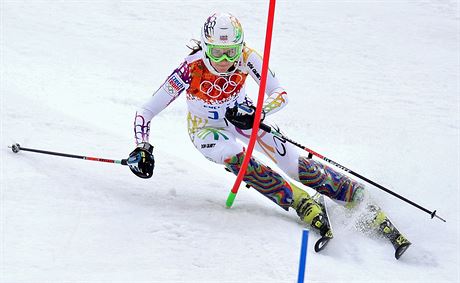 esk lyaka rka Strachov pi prvn jzd olympijskho slalomu. (21. nora...