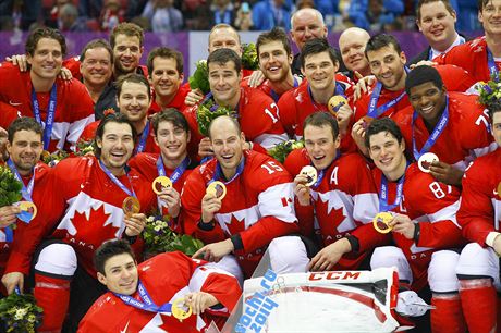 Výkvt kanadského hokeje se zlatými olympijskými medailemi. Takový obrázek pítí rok zejm k vidní nebude...