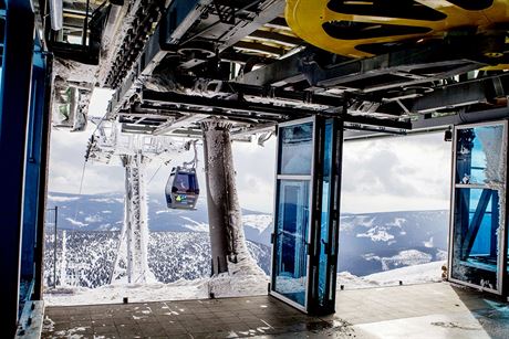 Druhý úsek lanové dráhy z Rové hory na Snku byl oteven v únoru 2014.