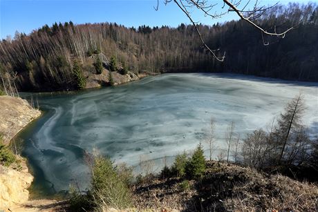 Zatopený ediový lom u Jindichovic tamní obyvatelé a turisté povaují za