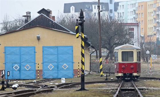 Na nádraí úzkokolejky v Kamenici nad Lipou.