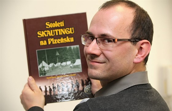 Spoluautor knihy Století skautingu na Plzeňsku David Koura.