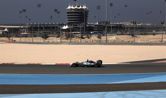 Nico Rosberg ze stáje Mercedes pi pedsezonních testech v Bahrajnu.