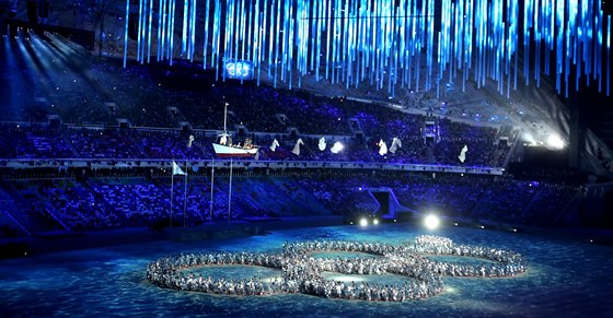 HRY SKONILY. Momentka ze slavnostního zakonení zimních olympijských her v...