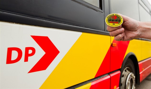 Za jízdu načerno 2500 Kč. Sdružení MHD žádá zvýšení pokuty, roky se neměnila