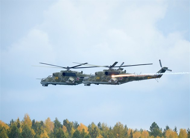 Rusko poslalo k na�í hranici 45 tisíc voják� a helikoptéry, tvrdí Kyjev. Ilustra�ní snímek