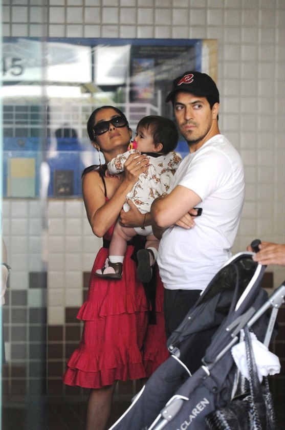 Salma Hayeková s dcerou a její bratr Sami Hayek (15. �ervna 2008)