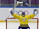 JÁ JSEM KRÁL. védský branká Henrik Lundqvist slaví postup do finále