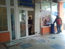 Dva mui se pokusili odpálit bankomat ve Vylovské ulici v Praze. Napáchali...