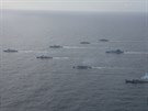 Válená flotila NATO bhem manévr u pobeí Norska