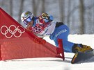 Rakouský snowboardista Benjamin Karl pi osmifinálové jízd v paralelním
