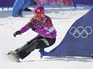 Japonská snowboardistka Tomoka Takeuchiová pi osmifinálové jízd v paralelním