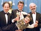 Oscara za nejlepší neanglicky mluvený film v roce 1997 převzali producent Eric...