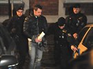 Policie peváí Petra Kramného ke karvinskému soudu, který rozhodoval o jeho...