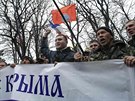 Krym je Rusko! Poloostrov zaívá silné demonstrace na podporu prorusky...