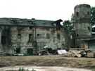 Takto vypadal zámek po desítkách let devastace.