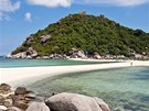 Ko Tao, Thajsko, je malý hornatý a skalnatý ostrvek, leící asi hodinu a pl...