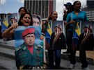 Píznivci prezidenta Nicolase Madura ve stedu demonstrovali vybaveni