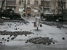 Kyjev se probudil do relativn klidného rána. V centru vak zstávají