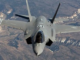 Letoun F-35 Lightning II, kter m nahradit osvden rozen stroje F-16