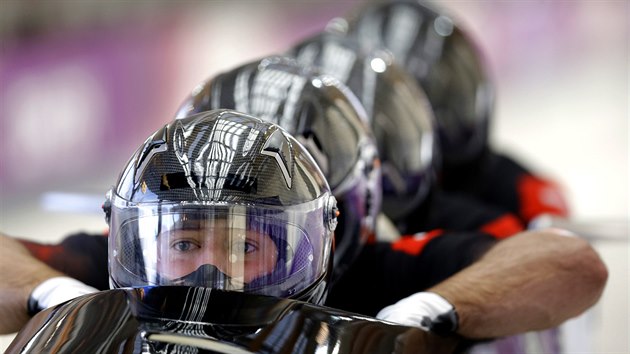 Rakousk tybob ve sloen Benjamin Maier, Stefan Withalm, Markus Sammer a Angel Somov pi startu tet olympijsk jzdy v Sanki Sliding Centre. (23. nora 2014)