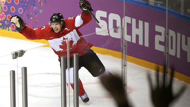 Kanadsk centr Sidney Crosby se raduje z branky v olympijskm finle proti vdsku. (23. nora 2014)