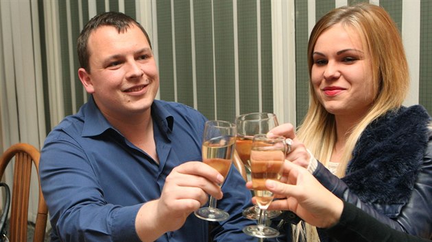 Adam Rykala oslavuje ve �tábu �SSD úsp�ch ve volbách do Poslanecké sn�movny.
