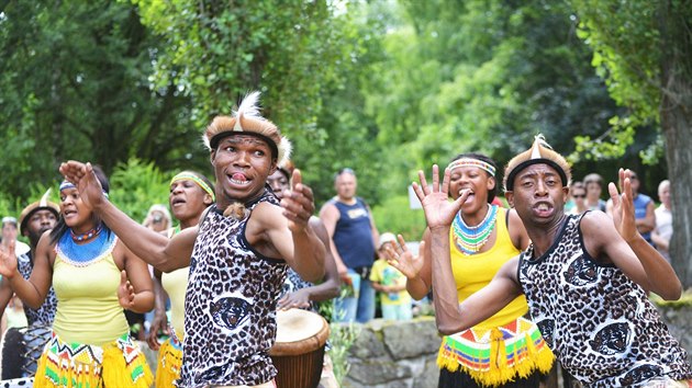 Taneční skupina Iyasa ze Zimbabwe.