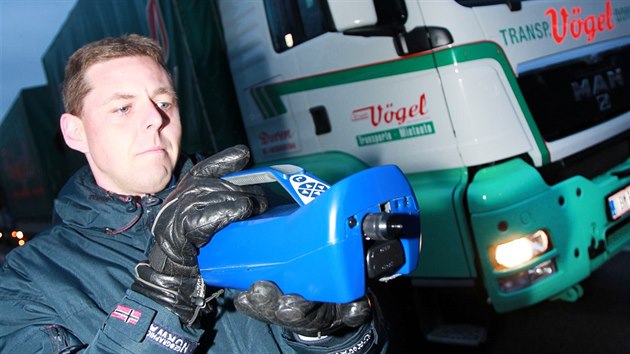 V Brn� prov�d� m��en� m�ry zne�i�t�n� ovzdu�� speci�ln�m za��zen�m expert D�nsk� ekologick� rady Kaare Press-Kristensen. 2/2014