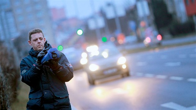 V Brně provádí měření míry znečištění ovzduší speciálním zařízením expert Dánské ekologické rady Kaare Press-Kristensen. 2/2014