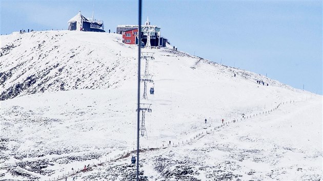 V sobotu byl otevřen druhý úsek nové lanové dráhy z Růžové hory na Sněžku. (22. února 2014)