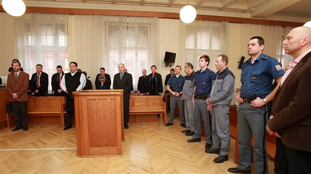 U krajskho soudu v Brn si vyslechlo rozsudky 13 obvinnch z kauzy takzvanho Toflova gangu.