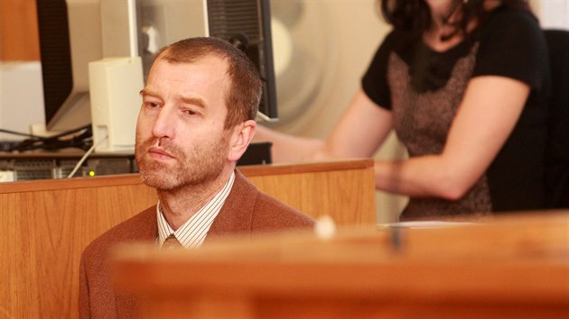 U krajského soudu v Brně si vyslechlo rozsudky 13 obviněných z kauzy takzvaného Toflova gangu. Na snímku Eduard Slanina.