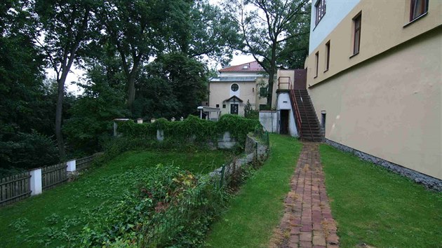 František Dohnal měl zahradu pronajatou v letech 1998 až 2008. Tedy od té doby, kdy skončil jako starosta až do časů svého prezidentování. Nyní v těchto místech vznikne kromě nového vstupu na hradební parkán i dětské hřiště.