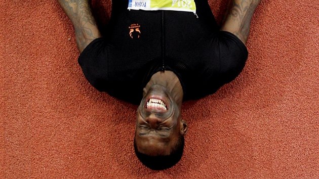 V PROBLMECH. Britsk sprinter Dwain Chambers po druhm mst na edestce. 