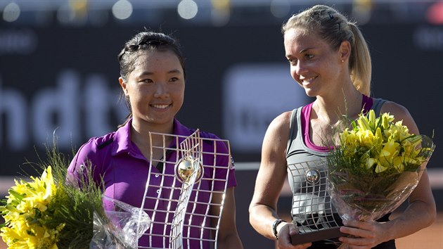 Klra Zakopalov (vpravo) dola "jen" do finle turnaje v Riu de Janeiro, o titul ji pipravila Kurumi Naraov.