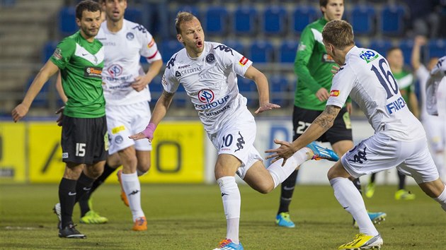 Jakub Petr ze Slovcka (uprosted v blm s slem 10) slav gl do st Jablonce.