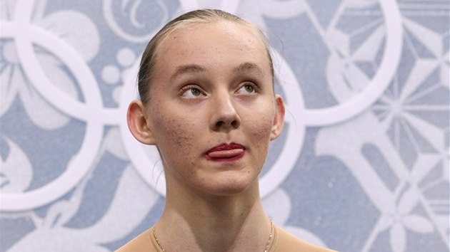 TAK JAK BUDOU ZNMKY? esk krasobruslaka Elizaveta Ukolov po volnm programu na olympijskch hrch v Soi.