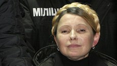 Bývalá ukrajinská premiérka Julija Tymoenková po svém proputní z Charkovské...