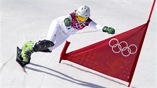 Česká snowboardistka Ester Ledecká při olympijské čtvrtfinálové jízdě v...