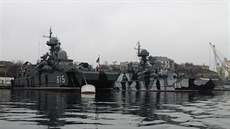 Čísla 615 a 616 v ruském námořnictvu patří korvetám Bora a Samum, moderním...
