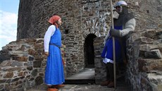 Dr�et strá� na hradbách se m��e zdát nezá�ivné, jen�e v podhradí m��e kdokoliv...