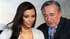 Kim Kardashianová a Richard Lugner na tiskové konferenci ped plesem (2014).